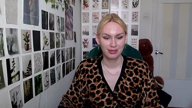 Snapshot of CapriScorpion chatting on May 2026 10:53:02 AM CapriScorpion online show from May 2026 10:53:02 AM