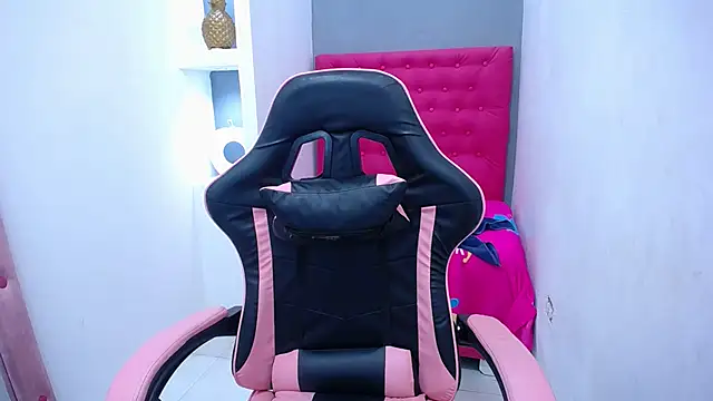 Snapshot of KatrinaQueen1 chatting on January 2026 10:04:01 PM KatrinaQueen1 online show from January 2026 10:04:01 PM