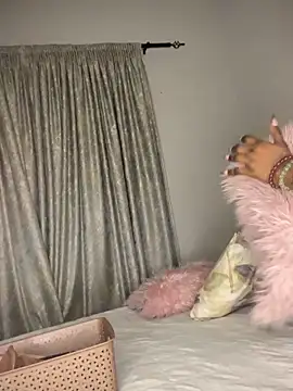 Bustygoddess32 online show from December 2025 08:04:01 PM