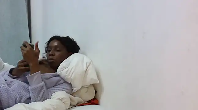 Snapshot of Sexxybella27 chatting on February 2025 12:32:01 AM Sexxybella27 online show from February 2025 12:32:01 AM