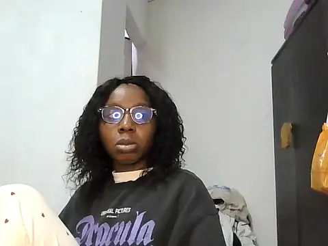 Snapshot of Sexxybella27 chatting on November 2025 04:51:02 PM Sexxybella27 online show from November 2025 04:51:02 PM