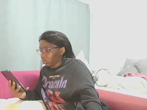 Snapshot of Sexxybella27 chatting on June 2026 12:32:02 AM Sexxybella27 online show from June 2026 12:32:02 AM