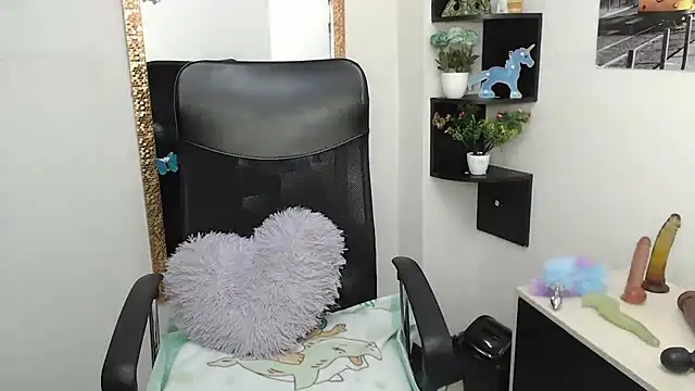 Snapshot of Prety_Nany chatting on February 2025 01:20:01 PM Prety Nany online show from February 2025 01:20:01 PM