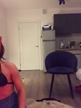 Snapshot of BigAssKi chatting on February 2026 08:18:02 PM BigAssKi online show from February 2026 08:18:02 PM