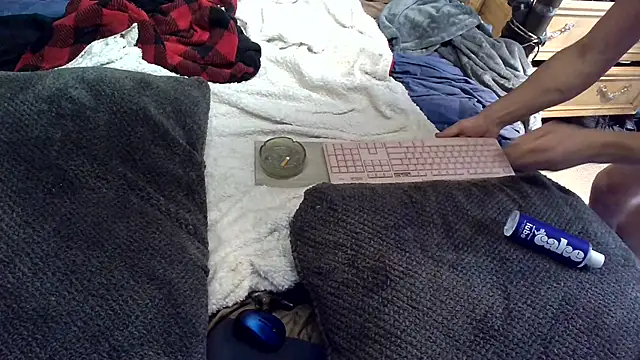 Snapshot of cdressupdiva chatting on December 2024 12:01:01 PM cdressupdiva online show from December 2024 12:01:01 PM