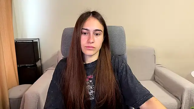Snapshot of AliceKolltt chatting on October 2025 07:50:01 AM AliceKolltt online show from October 2025 07:50:01 AM