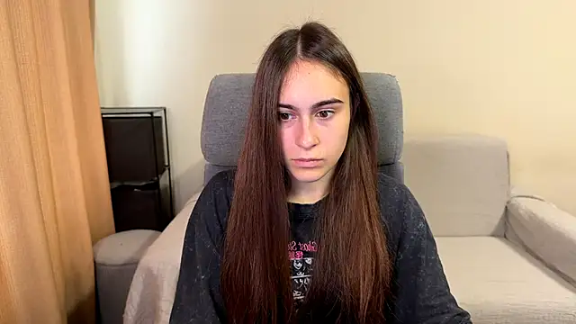Snapshot of AliceKolltt chatting on October 2025 09:29:02 AM AliceKolltt online show from October 2025 09:29:02 AM
