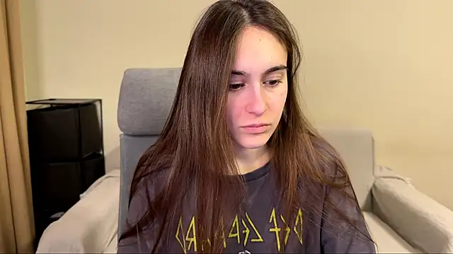 AliceKolltt online show from April 2026 08:57:01 PM