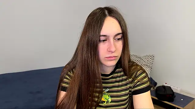 Snapshot of AliceKolltt chatting on April 2026 09:04:01 PM AliceKolltt online show from April 2026 09:04:01 PM