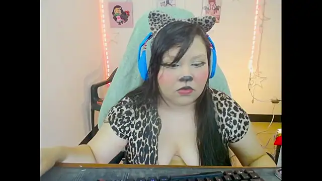 Snapshot of crystal7u7 chatting on November 2025 08:31:01 PM crystal7u7 online show from November 2025 08:31:01 PM