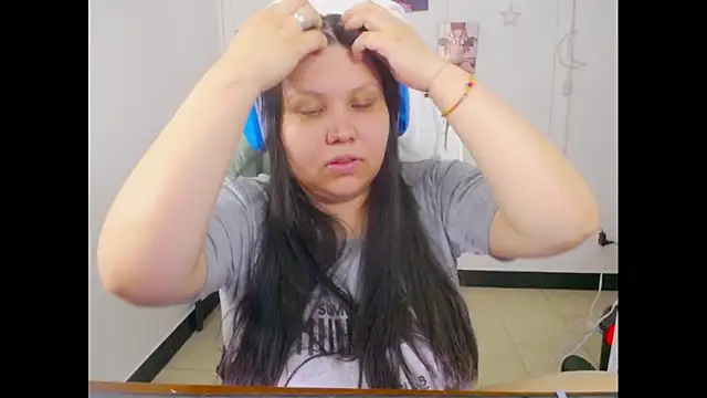 Snapshot of crystal7u7 chatting on November 2025 09:03:02 PM crystal7u7 online show from November 2025 09:03:02 PM