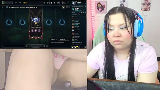 Snapshot of crystal7u7 chatting on November 2025 04:13:02 PM crystal7u7 online show from November 2025 04:13:02 PM