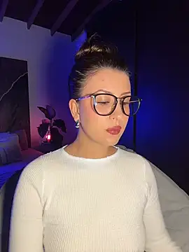 EmaSaenz online show from October 2025 10:43:02 PM