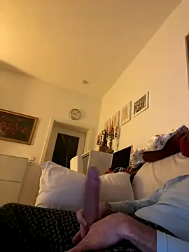 Frank22xx online show from November 2025 08:07:01 PM