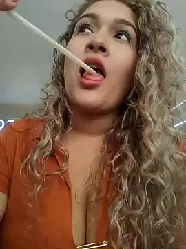 Sara smiiith211 online show from December 2024 07:07:02 PM