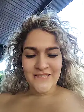 Sara smiiith211 online show from December 2024 10:25:01 PM