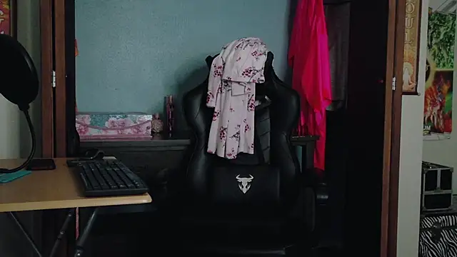 Snapshot of TreeJeanne chatting on September 2025 10:34:01 PM TreeJeanne online show from September 2025 10:34:01 PM