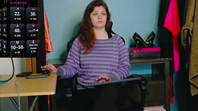 Snapshot of TreeJeanne chatting on October 2025 11:33:01 AM TreeJeanne online show from October 2025 11:33:01 AM