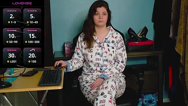 Snapshot of TreeJeanne chatting on November 2025 02:43:02 AM TreeJeanne online show from November 2025 02:43:02 AM