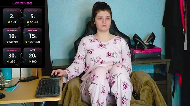 Snapshot of TreeJeanne chatting on December 2025 02:38:01 AM TreeJeanne online show from December 2025 02:38:01 AM