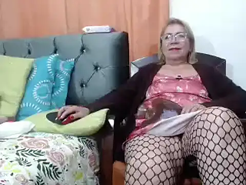 Snapshot of VivianamMilf chatting on December 2024 09:20:02 PM VivianamMilf online show from December 2024 09:20:02 PM