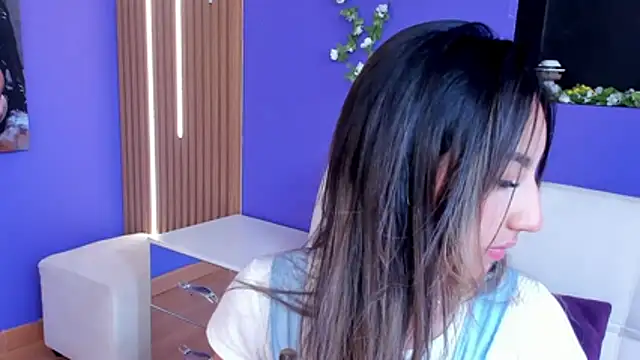  Emma Valka online show from November 2025 06:53:02 PM