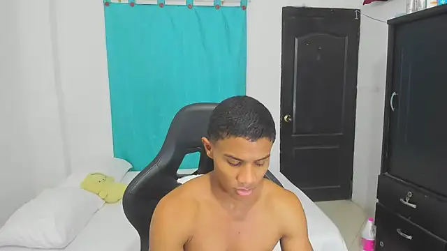 Snapshot of corzoethan chatting on October 2025 11:38:02 PM corzoethan online show from October 2025 11:38:02 PM