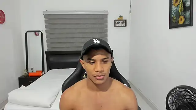 Snapshot of corzoethan chatting on November 2025 11:10:02 PM corzoethan online show from November 2025 11:10:02 PM