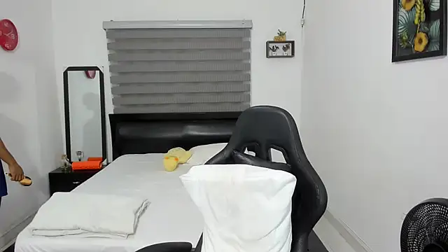 Snapshot of corzoethan chatting on November 2025 10:53:02 PM corzoethan online show from November 2025 10:53:02 PM