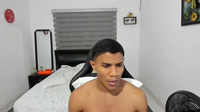 Snapshot of corzoethan chatting on November 2025 10:45:02 PM corzoethan online show from November 2025 10:45:02 PM