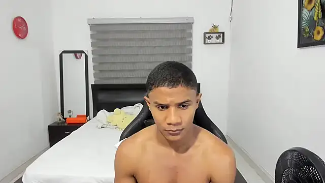 Snapshot of corzoethan chatting on December 2025 12:05:01 AM corzoethan online show from December 2025 12:05:01 AM