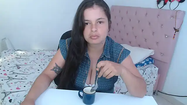 Snapshot of Aliciaheart chatting on December 2024 07:39:02 PM Aliciaheart online show from December 2024 07:39:02 PM