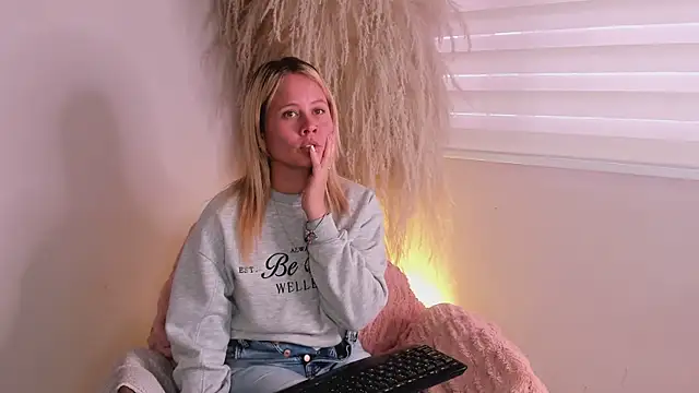 stefanny ruiz  online show from January 2025 03:40:02 PM