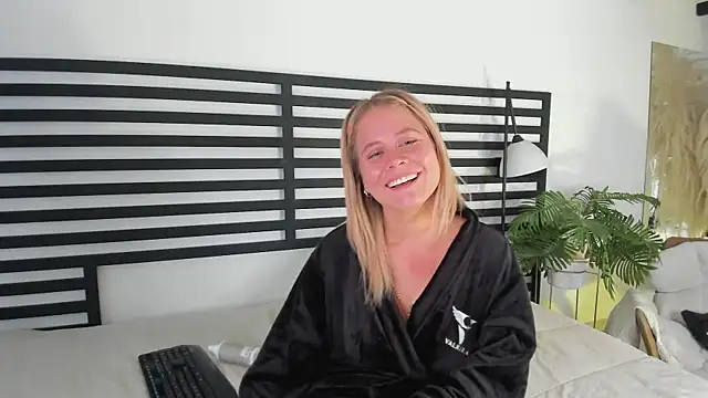 stefanny ruiz  online show from February 2025 04:00:02 PM