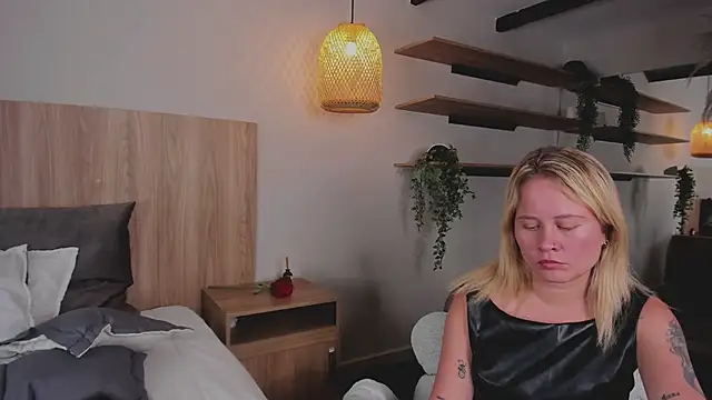 stefanny ruiz  online show from March 2025 03:58:02 PM