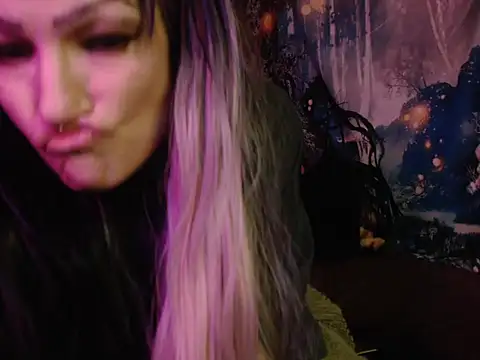 Snapshot of HighCityHoney chatting on September 2025 06:54:01 PM HighCityHoney online show from September 2025 06:54:01 PM