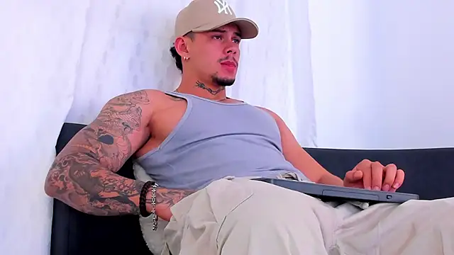 NoahhBrown online show from November 2025 02:00:02 AM