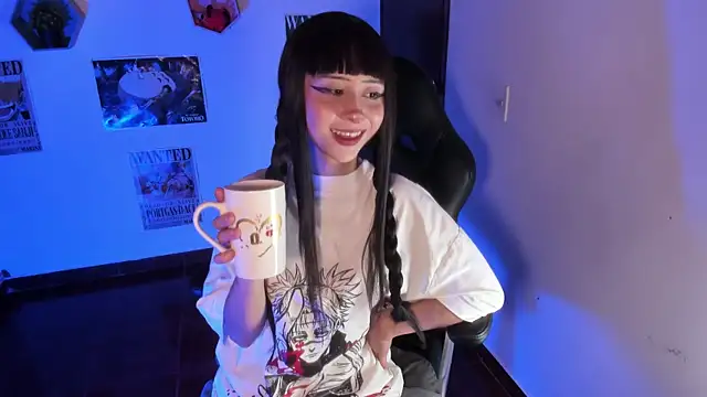 Snapshot of MonxxsLove chatting on May 2026 04:18:01 AM MonxxsLove online show from May 2026 04:18:01 AM