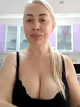 HotJanet online show from February 2025 12:13:02 PM