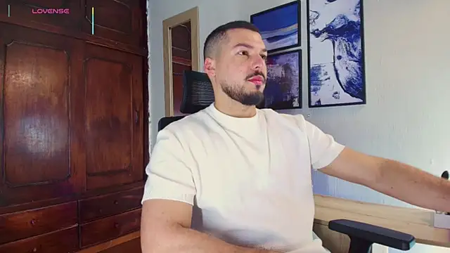 Snapshot of HenryBenso chatting on November 2025 10:01:02 AM HenryBenso online show from November 2025 10:01:02 AM