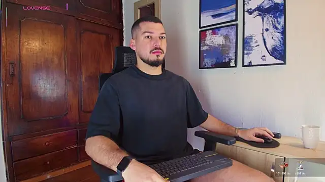 Snapshot of HenryBenso chatting on November 2025 09:52:02 AM HenryBenso online show from November 2025 09:52:02 AM