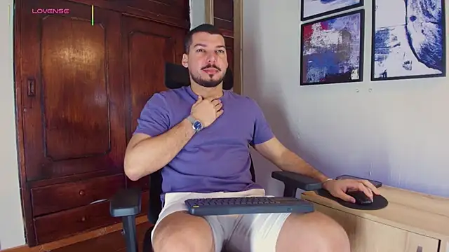 Snapshot of HenryBenso chatting on November 2025 07:27:01 PM HenryBenso online show from November 2025 07:27:01 PM