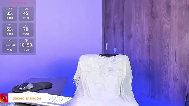 Snapshot of Demian_cute18 chatting on October 2025 11:33:01 PM Demian cute18 online show from October 2025 11:33:01 PM