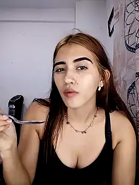 Snapshot of karol_cortes_18 chatting on December 2024 11:40:01 PM karol cortes 18 online show from December 2024 11:40:01 PM