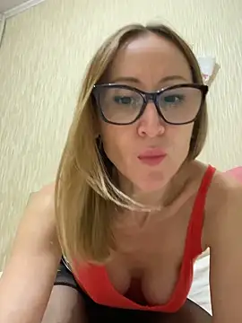 Snapshot of LauraDavis chatting on January 2026 09:39:02 PM LauraDavis online show from January 2026 09:39:02 PM