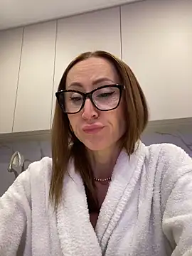 Snapshot of LauraDavis chatting on February 2026 02:37:01 PM LauraDavis online show from February 2026 02:37:01 PM