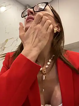 Snapshot of LauraDavis chatting on March 2026 05:09:02 PM LauraDavis online show from March 2026 05:09:02 PM