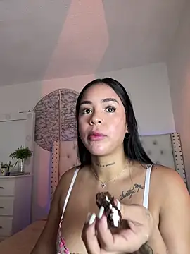 Snapshot of IsabelaVanegas_ chatting on September 2025 03:27:02 PM IsabelaVanegas  online show from September 2025 03:27:02 PM