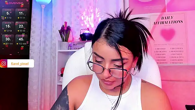 Snapshot of Hinataw33d01 chatting on December 2024 09:28:02 AM Hinataw33d01 online show from December 2024 09:28:02 AM