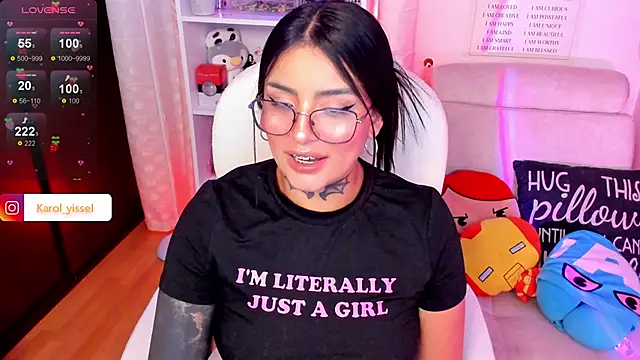 Snapshot of Hinataw33d01 chatting on February 2025 04:25:01 AM Hinataw33d01 online show from February 2025 04:25:01 AM